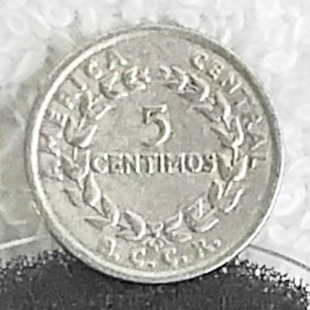 Circulated 1951 Costa Rica 5 Centimos B.C.C.R. Coin Made of Copper/Nickel!!